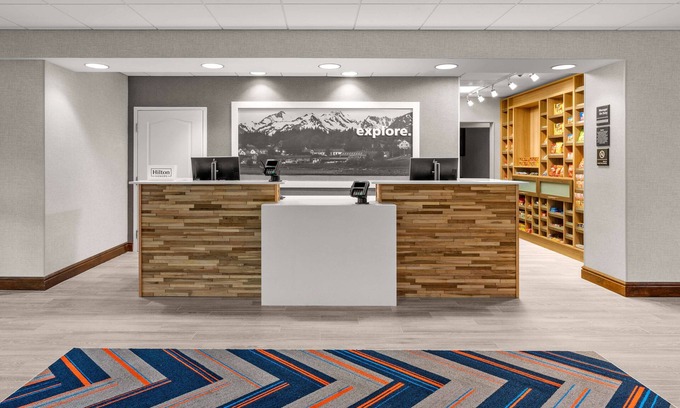 Fairbanks Hotel | Hampton Inn & Suites Fairbanks