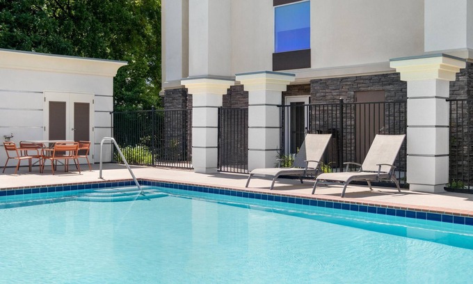 Raisin Hotel | Hampton Inn & Suites Fresno