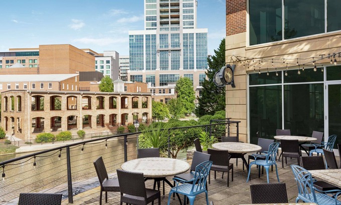 Greenville Downtown Hotel | Hampton Inn & Suites Greenville-Downtown-RiverPlace