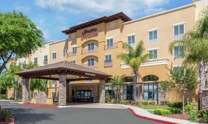 Lodi Hotel | Hampton Inn & Suites Lodi