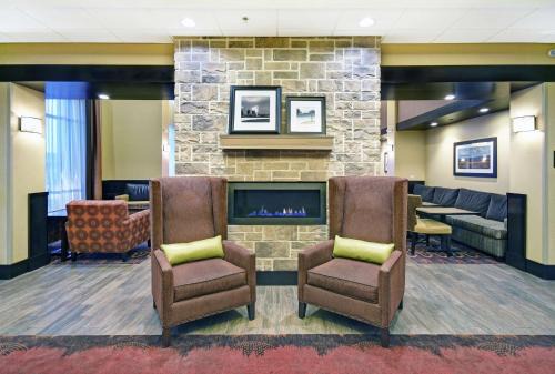 Franklin Hotel | Hampton Inn & Suites Milwaukee/Franklin