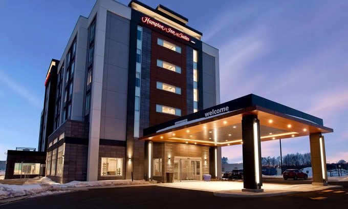 Ottawa Division Hotel | Hampton Inn & Suites Ottawa West
