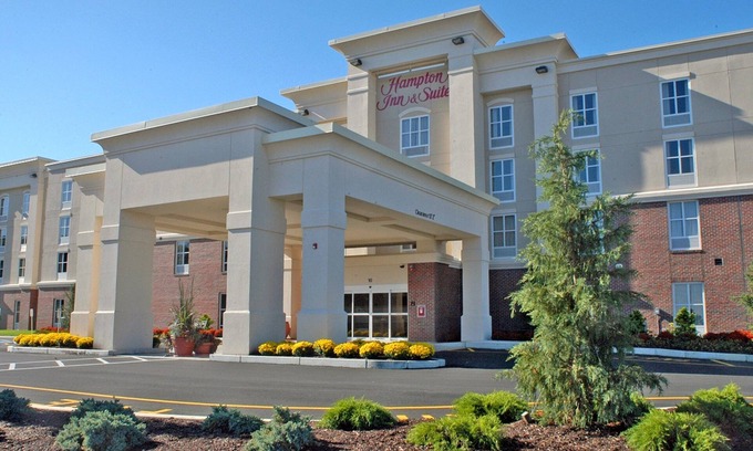 Plymouth Hotel | Hampton Inn & Suites Plymouth