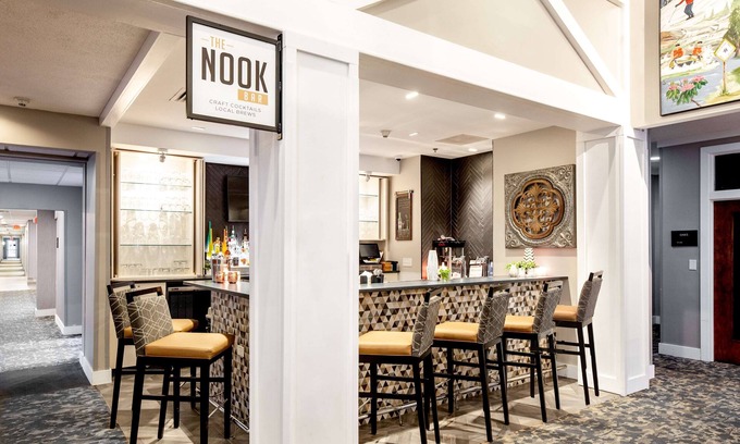 Southwest Raleigh Hotel | Hampton Inn & Suites Raleigh Cary Lenovo Center