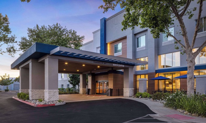 Yuba City Hotel | Hampton Inn & Suites Yuba City