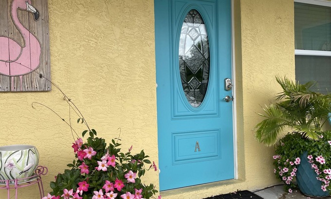 Safety Harbor Casa | 'Harbor Hide Away' - Victorian Sweetheart