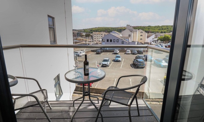 Whitehaven Cabaña | HARBOURSIDE APARTMENTS, country holiday cottage in Whitehaven
