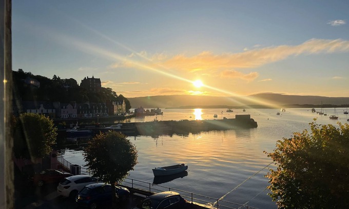 Tobermory Apartamento | Harbourside - Spectacular views of Tobermory Bay