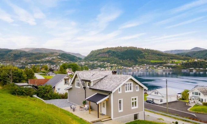 Oystese Casa | Hardangerfjord View - luxury fjord-side holiday home