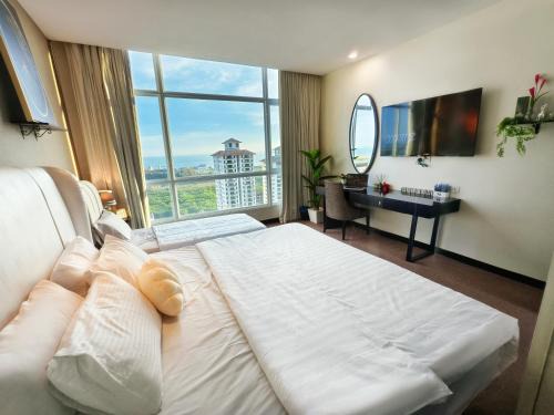 Malacca City Hotel | Hatten Hotel Super Sea View 4pax Mid Floor with 1 Carpark