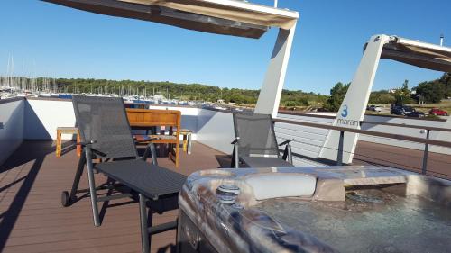 Vintijan Alquiler De Eote | Hausboot - Floating House Sofia