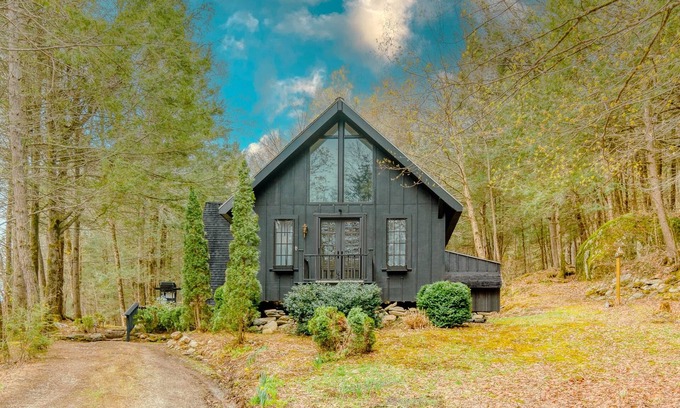 Middlefield Casa | HavenHaus: Cozy A-Frame Cabin in the Berkshires