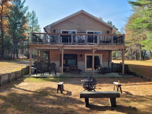 Grayling Casa | Hazel's Goose Creek Lodge - Private Riverfront!
