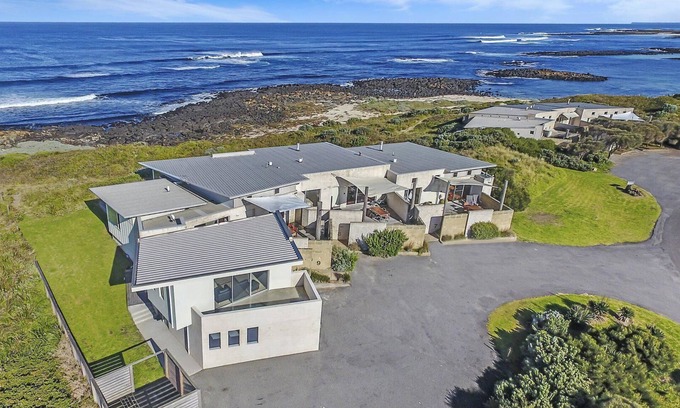 Port Fairy Villa | Hearns Beachside Villa 8