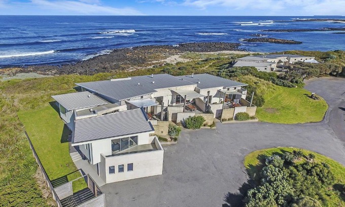 Port Fairy Villa | Hearns Beachside Villa 1