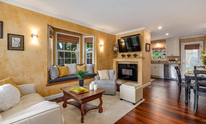 Healdsburg Cabaña | Heart of Healdsburg | A Wine Country Escape