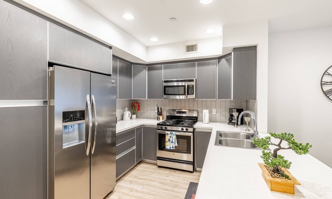 Hollywood Apartamento | Heaven on Hollywood Boulevard Furnished Apartments