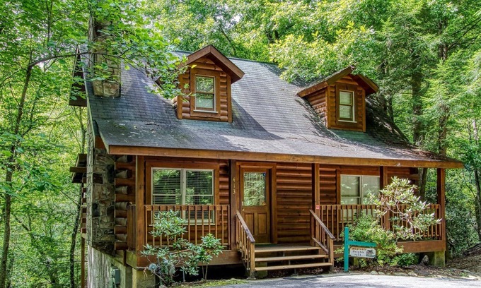 Gatlinburg Cabina | Heavenly Heights - Great Location! Close To All The Action! 2 Bedroom Cabin by Redawning