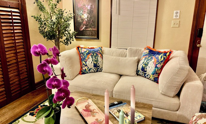 Merced Casa | Heavenly Stay! Charming 3-bedroom house in heart of Merced with WiFi and AC