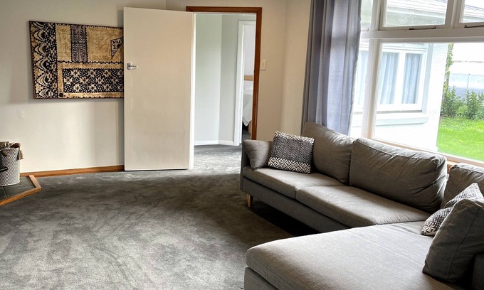 Springlands Casa | Hedgerows House. Blenheim Strawberry Farm accommodation!