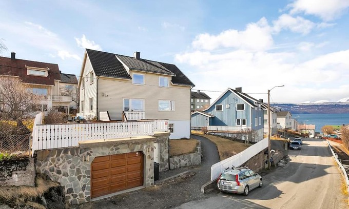 Narvik Apartamento | Helt nytt, oppgradert hus med fantastisk utsikt.