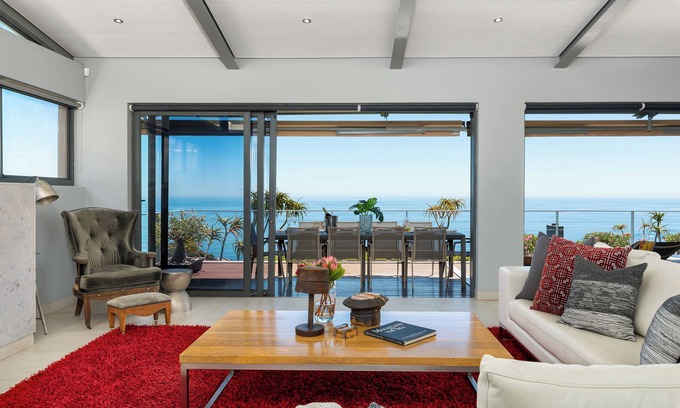 Camps Bay Villa | Hely Horizon
