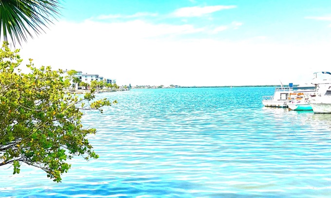 Cocoa Beach Alquiler De Eote | Hemingway's Hideout: A Sailboat Hotel