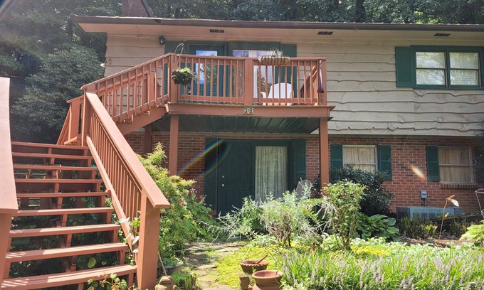 Clayton Casa | Henri's Place