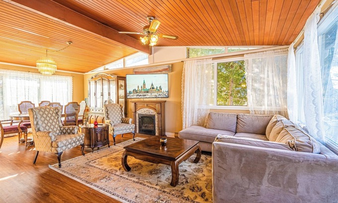 Valentia Casa | Heritage Cottage on Lake Scugog