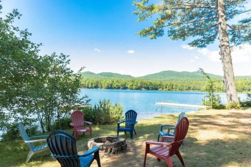 Sanbornton Casa | Hermit Lake Escape Family Fun - Beachfront BBQ