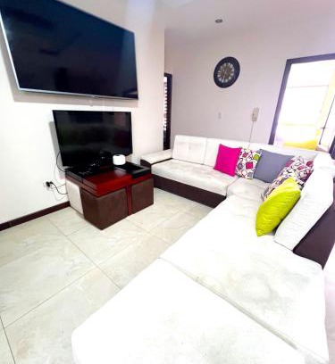 Loja Casa | Hermoso alojamiento cerca del Supermaxi