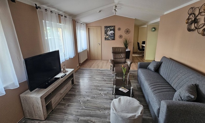 Bad Klosterlausnitz Apartamento | Herzlich Willkommen in der Ferienwohnung am Schwanenteich