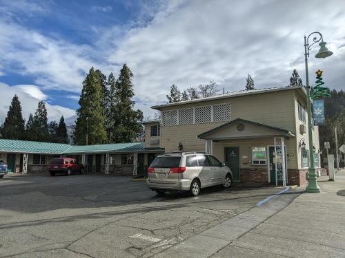 Weed Hotel | Hi-Lo Motel, Cafe and RV Park Mount Shasta Area