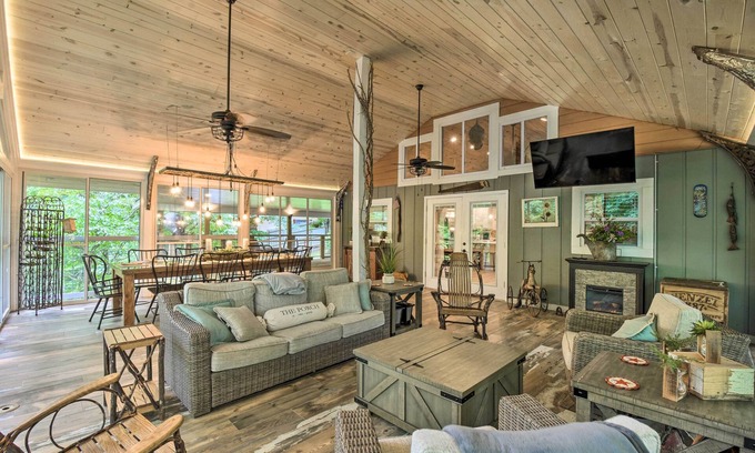 Hiawassee Casa | Hiawassee Getaway w/ Hot Tub, Deck & Lake Access!