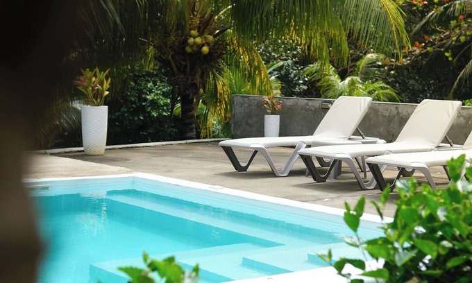 Calibishie Complejo | Hibiscus Caribbean Garden suite with pool