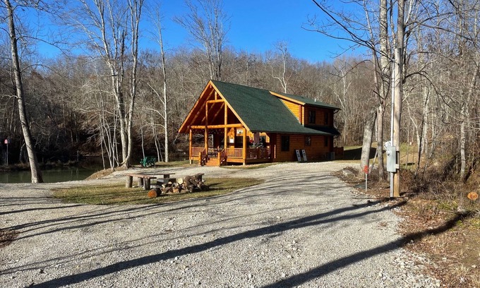 Nelsonville Cabina | Hidden Gem- Log Cabin on 56 acres
