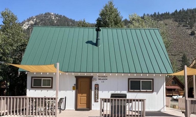 June Lake Casa | Hidden Meadow Cabin