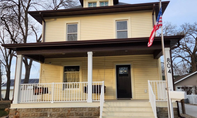 Clear Lake Casa | Hide Away Shanty -HAS. Charming and beautifully renovated 3-bedroom house.