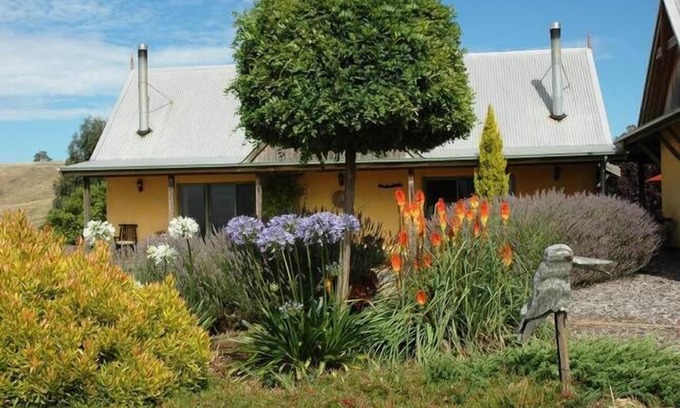 Harcourt North Cama Y Desayuno | Hideaway en las colinas ... MillDuck StrawBale B&B