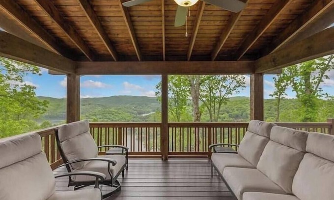 Cullowhee Casa | High elevation, fabulous Lake Glenville views with lake access!