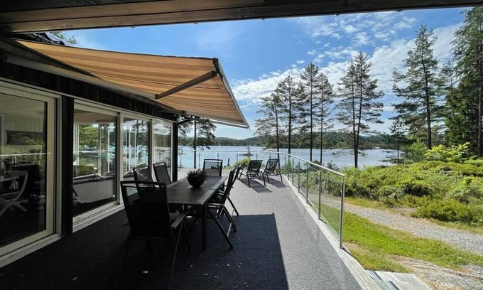Vegarshei Cabaña | Alto nivel, tranquilo y sereno, ideal para familias y justo en el agua, soleado