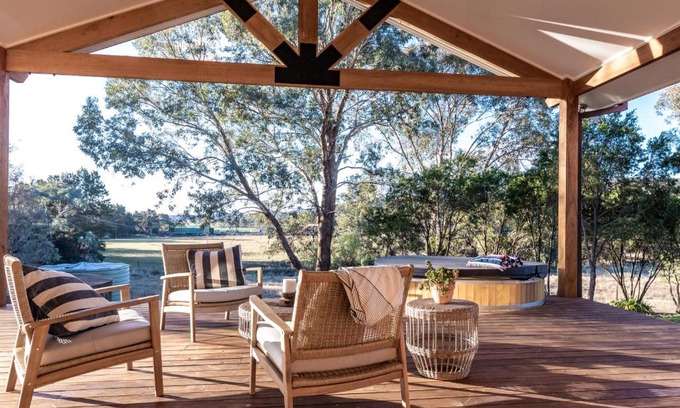 Eurunderee Casa | Highgrove Cottage