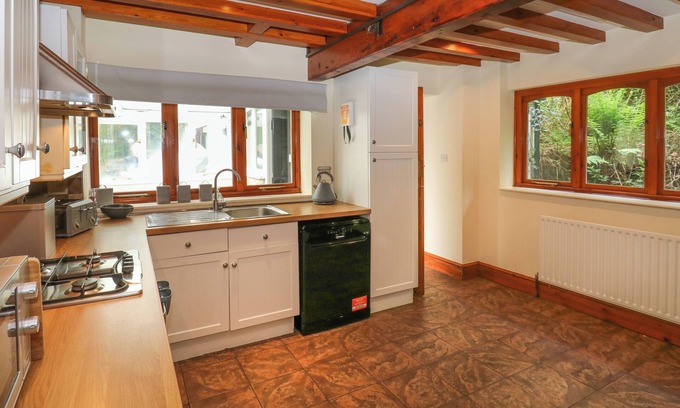 Hoylandswaine Cabaña | Highwood Lodge