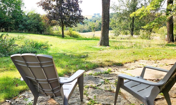 Mineral Point Cabaña | Hike/Bike/UTV-Cheese Country Trail Stay