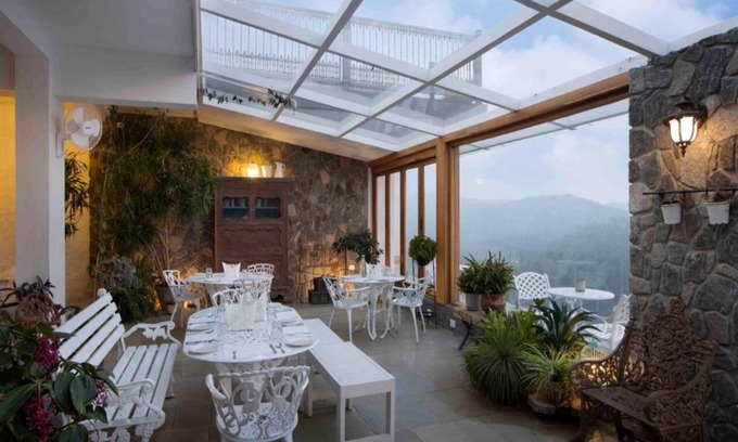 Thekkady Hotel | Hills & Hues