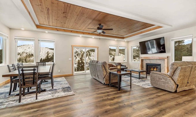 Breckenridge Heights Casa | Hillside Lodge - 7BR, Great Location with Views!