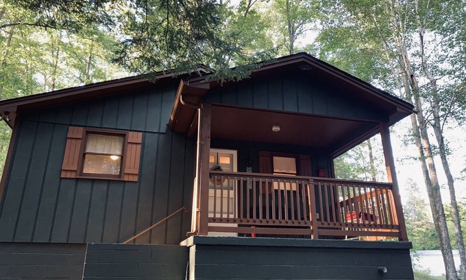 Pittsburg Casa | Hilltop Cabin at Wood Creek Lake