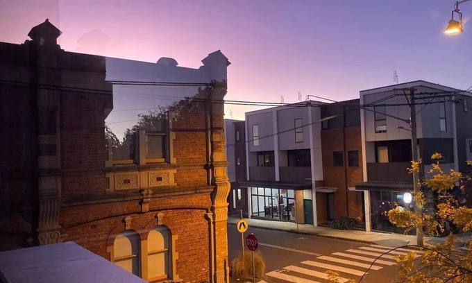 Tighes Hill Cabaña | Hilltop Cottage