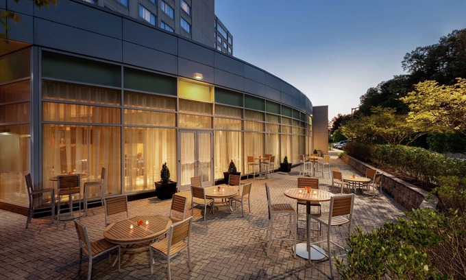 Linthicum Heights Hotel | Hilton Baltimore BWI Airport