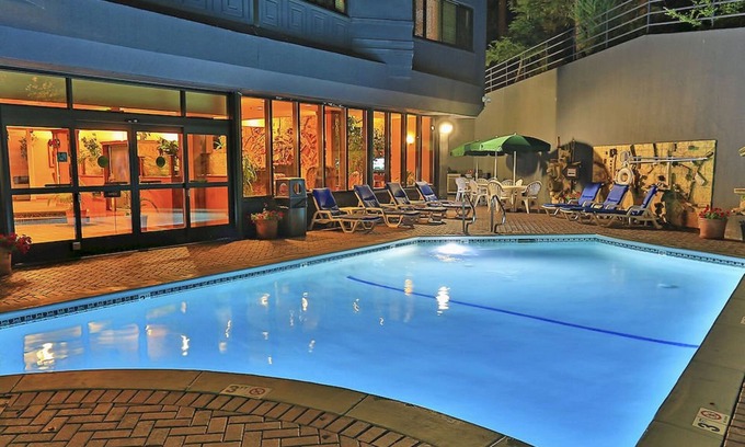 South Lake Tahoe Hotel | Hilton Vacation Club Tahoe Seasons Lake Tahoe